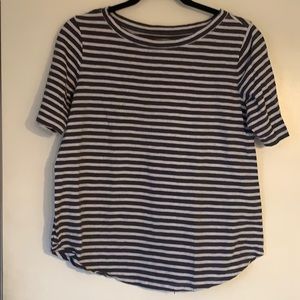 The Loft T-Shirt Size L